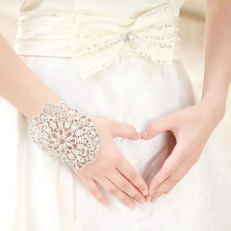 

1 pcs Perfect Bride Bracelet Hand Chain Armlet Exaggerated Wedding Dress Accessories pulseira masculina