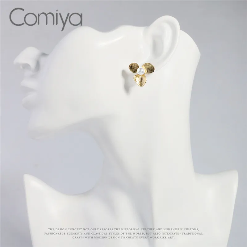

Comiya Ethnic Stud Earrings For Women Zinc Alloy Gold Color Flower Personality Acrylic Pearl Statement Earring Wholesale Jewelry