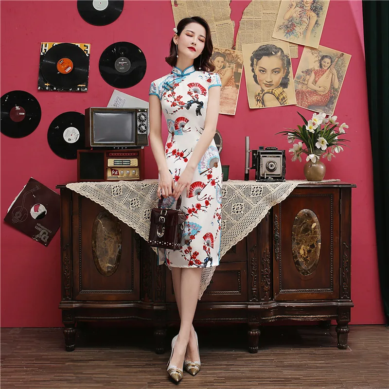 

Novelty White Print Floral Knee Length Silm Ladies Cheongsam Dress Chinese Style Stage Show Elegant Classic Short Qipao M-4XL