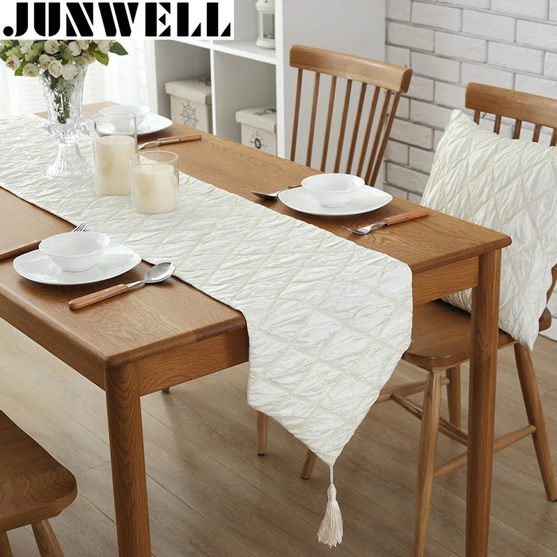 Junwell Fashion Polyester Embroidery Table Runner 2 Layers Runner Table