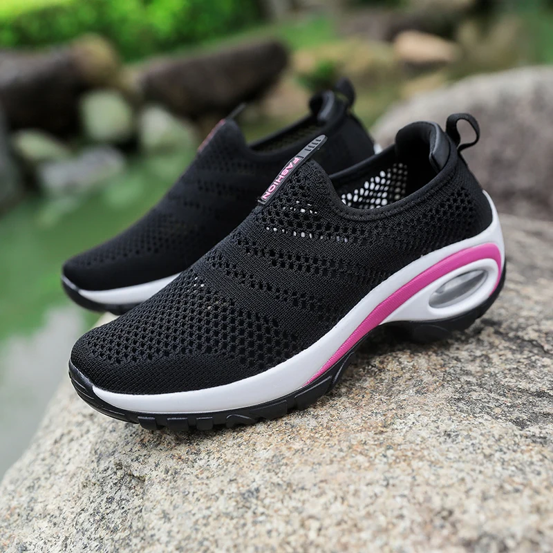 Дышащая спортивная обувь с летящим плетением Женская Удобная обувь без шнуровки женские кроссовки летняя уличная легкая Нескользящая обувь для бега - Цвет: Black