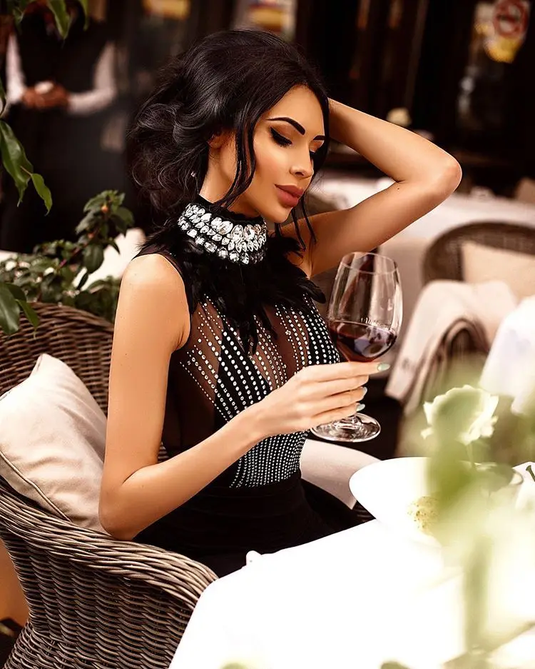 Перо стразы сексуальное платье bodycon женские элегантные черные вечерние платья