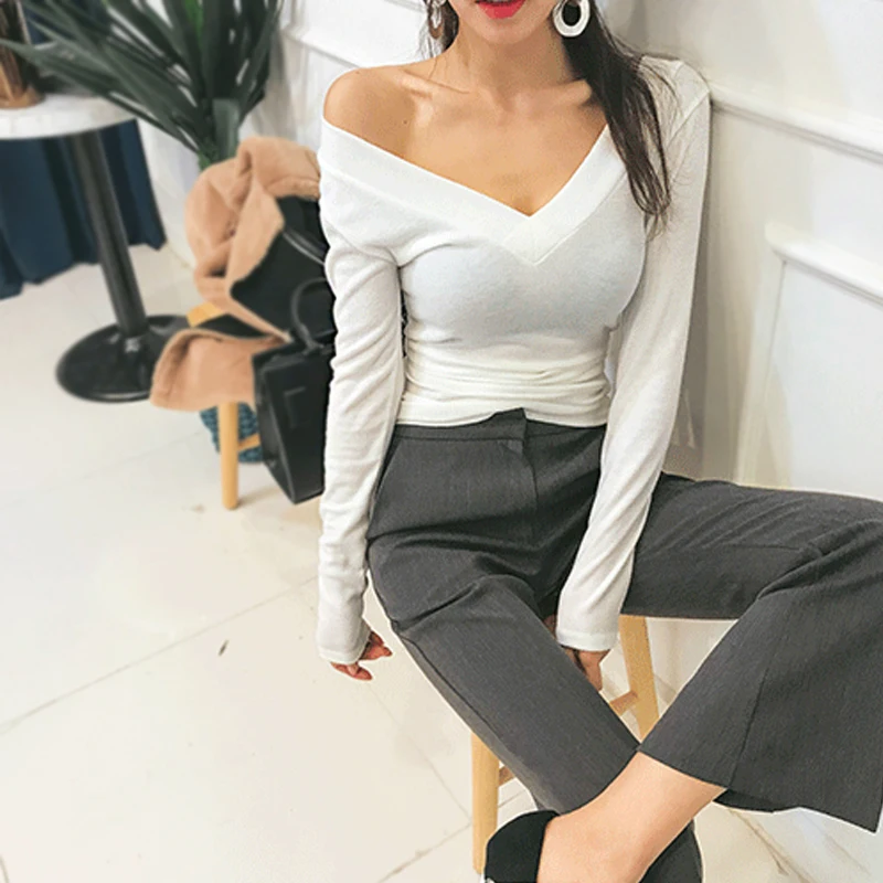 

V collar shirt female 2018 new autumn sexy white word shoulder bottoming shirt tight long-sleeved t-shirt