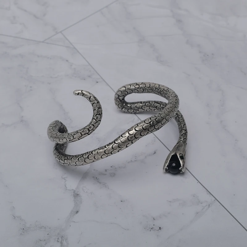 Змеиная текстура черного бисера для создания ретро-браслеты