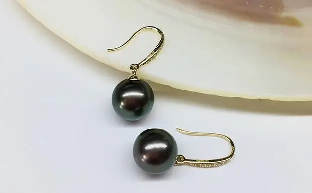 

elegant pair of 10-11 Tahitian round black green pearl dangle earring 18k