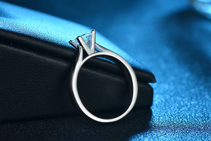 720 Square Diamond Wedding ring 02