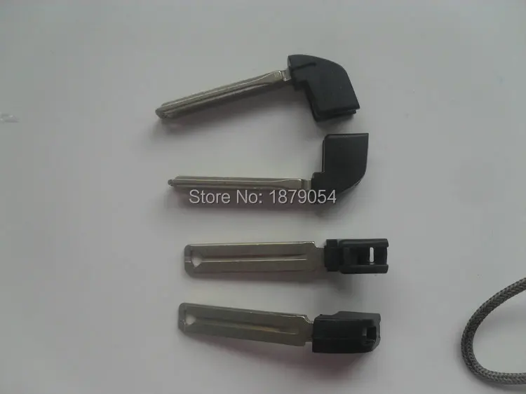 2013 Toyota Crown  Smart Key Blade (2).JPG