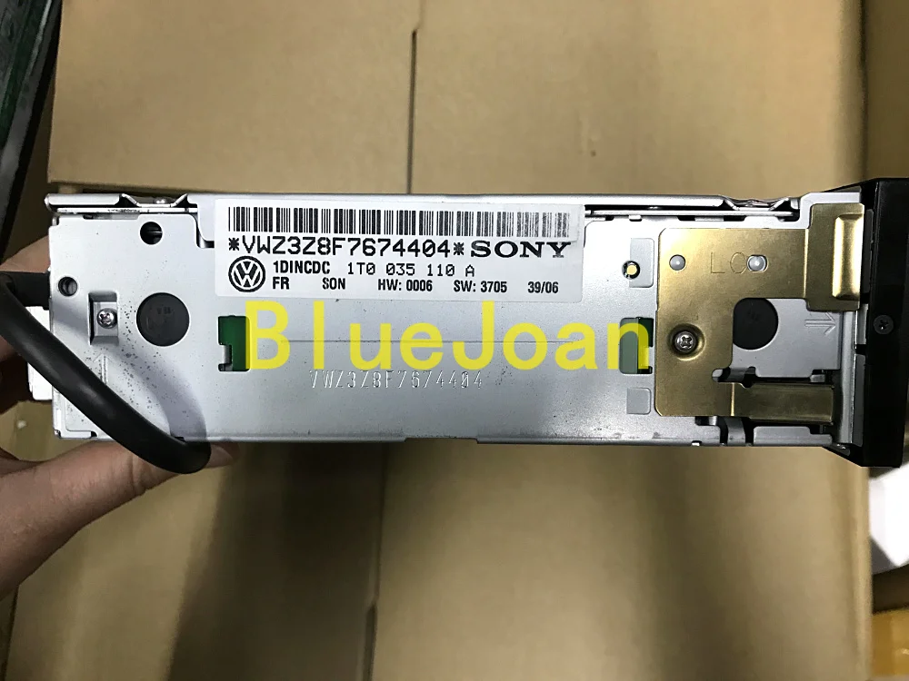 VW 6 DSIC CD CHANGER....