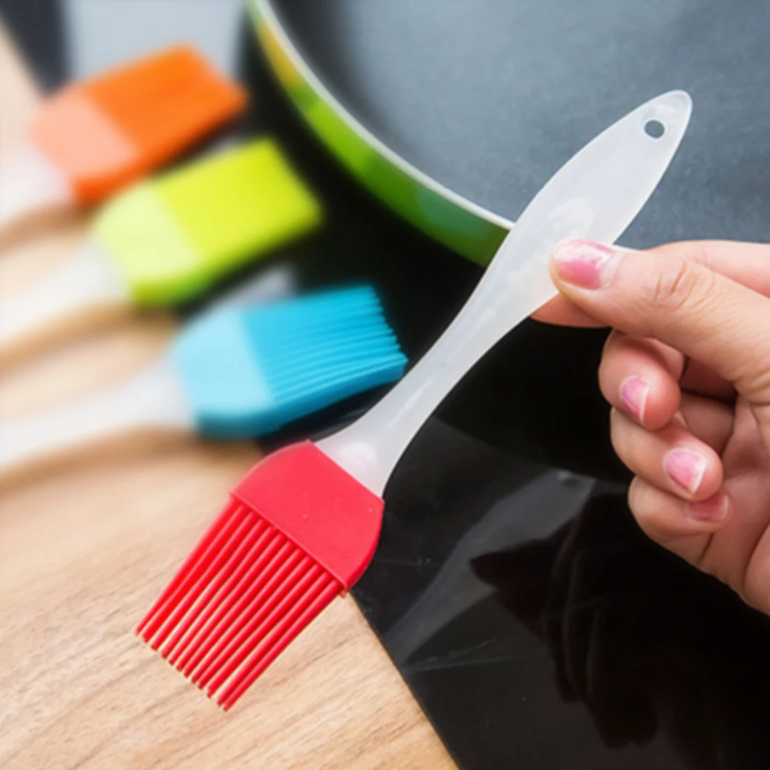 

Useful Multi Color Silicone Basting Pastry Brush Oil Brushes For Cake Bread Butter Baking Tools Safety BBQ Barbeque Brush 21*3cm