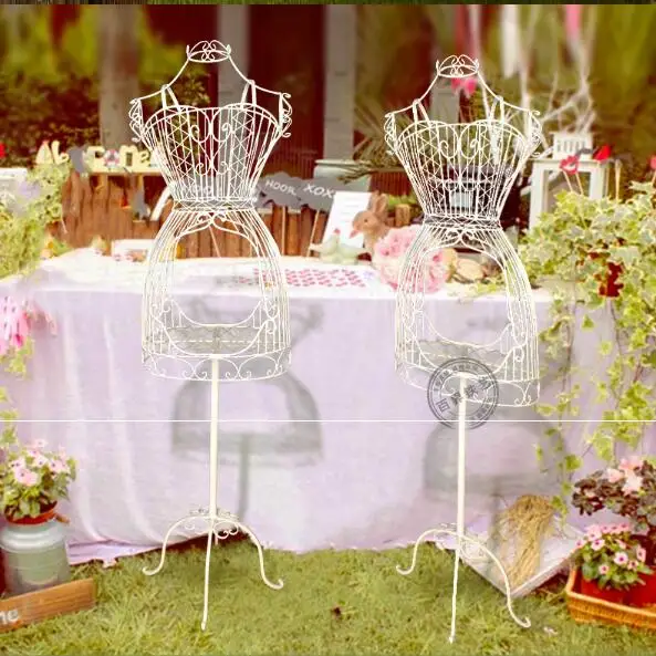 European-style iron art women's wear model frame wedding dress props shooting clothing frame whole body and half body hanging .