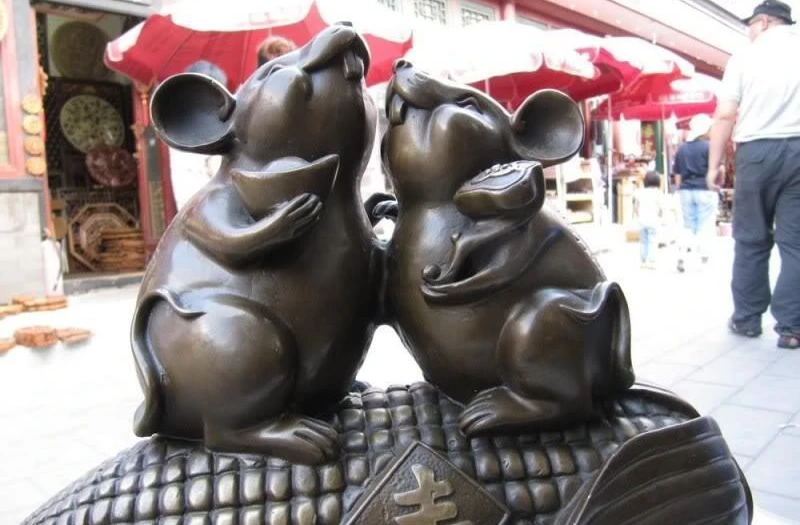 

Chinese Pure Bronze Copper Refined Two Money mouse on mealie Statue