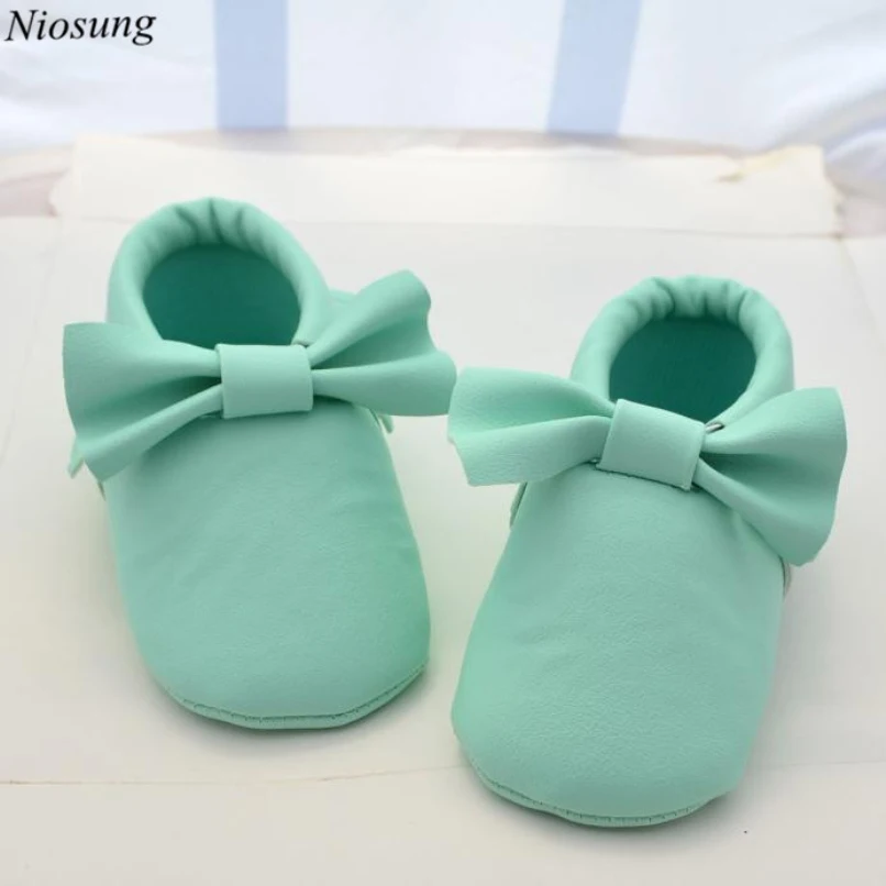 Niosung/для маленьких девочек бантом Ленточки новорожденных принцесса Обувь малышей PU ЛИТЕР мягкая подошва Спортивная обувь Повседневное