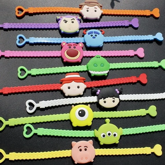 20pcs/lot Cartoon Mickey Minnie Duck Silicone Wristband Kids Bracelet Party Costume Birthday Party Take-home Favor Gift Goodie - Color: D