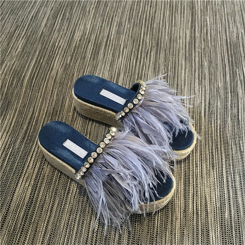 Летняя обувь; женские туфли-светильник из синей джинсовой ткани с украшением в виде перьев и кристаллов; обувь на платформе и высоком каблуке; коллекция года; женские уличные сандалии