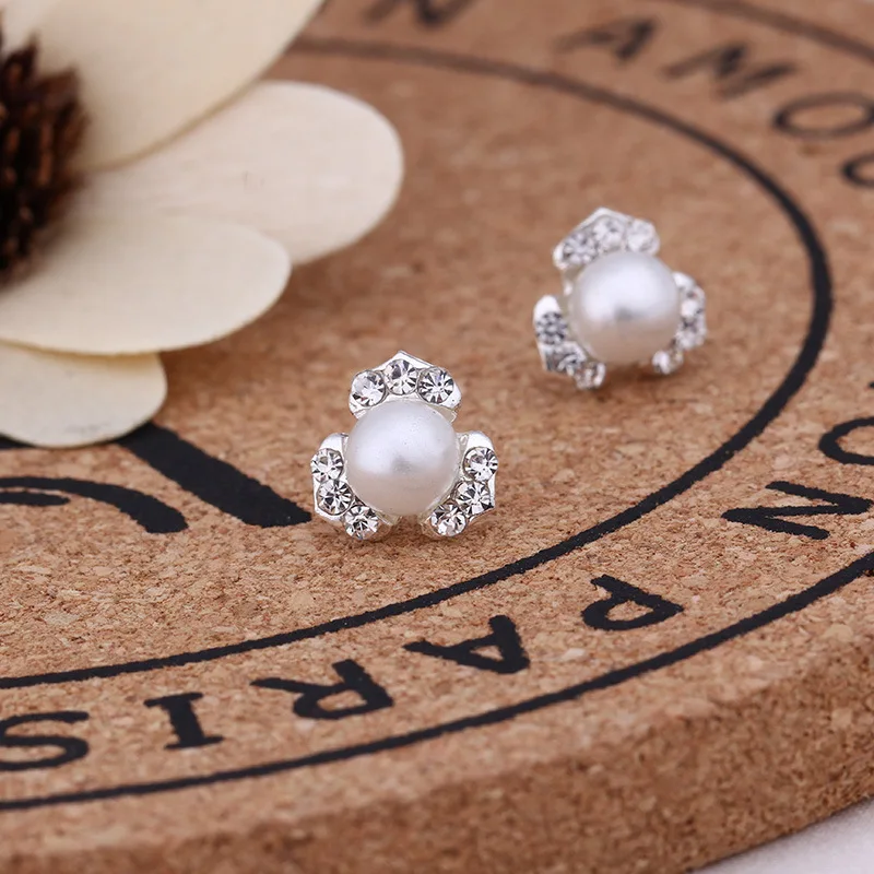 

Mossovy Clover Zircon Silver Stud Earrings for Women Fashion Popular Simulated Pearl Earrings Female Jewelry Aretes De Mujer
