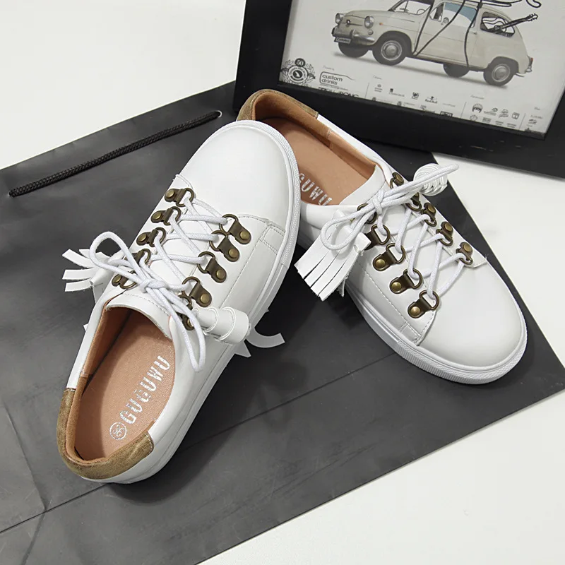 Дизайнерские белые кожаные туфли оксфорды женские на платформе с перекрестной