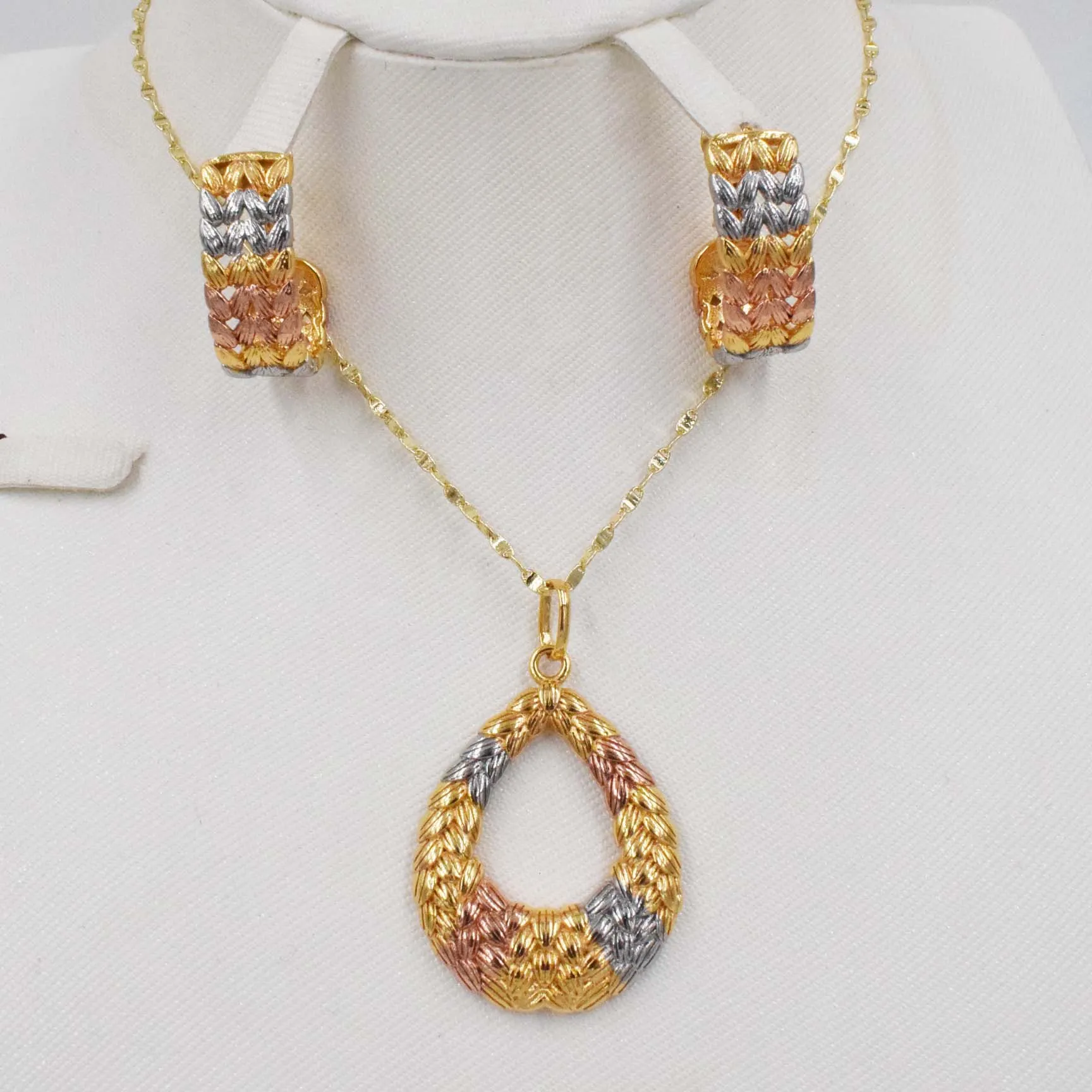 

New High Quality Dubai Gold jewelry sets 3color earring and pendant For madam party Gifts African jewelry Women set