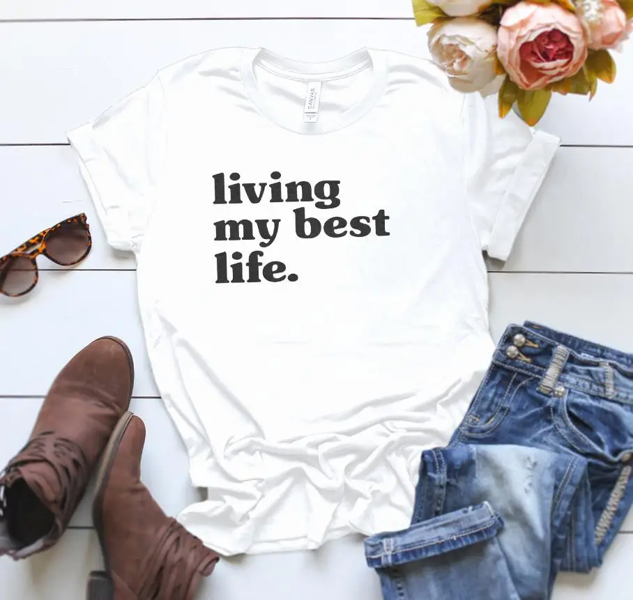 Женская футболка с надписью Living My Best Life | одежда