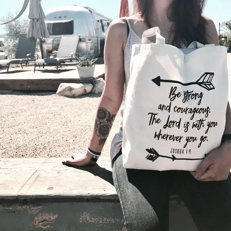 

Be Strong and Courageous Canvas Bag Casual Joshua 1:9 Christian Bible Verse Inspirational Tote Bag Arrow Regious Pocket Bags