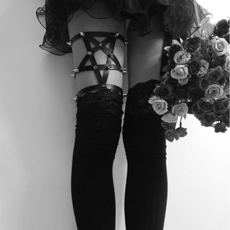 девушка в чулках с подвязками. агент провокатор нижнее белье. девушка в чулках с подвязками. корсет agent provocateur. девушка в чулках с подвязками.