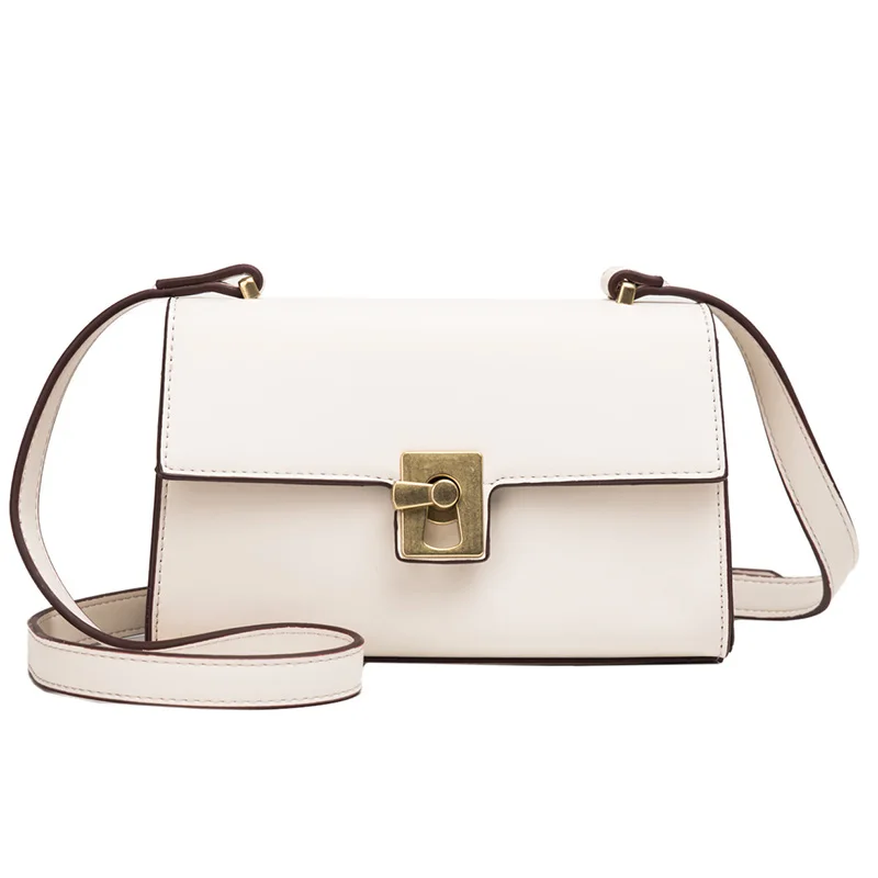 

A small square bag with chain and single shoulder lock is popular in the new fashion of 2019
