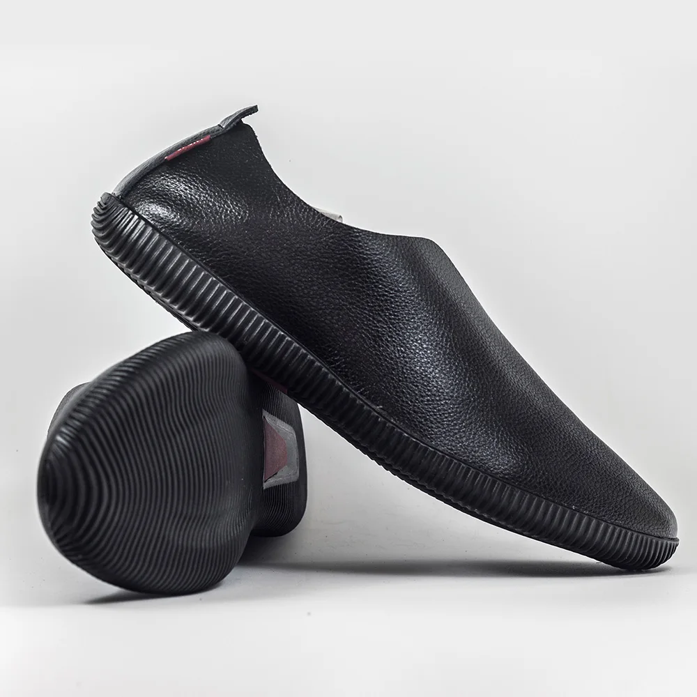The Penny Loafer Men's moccasins, loafers and brogues are classic styles for any man. Choose from sophisticated suede or leather pieces with tassels, or sporty designs in lighter colours. Combine them with relaxed garments for a sharp, smart-casual look.