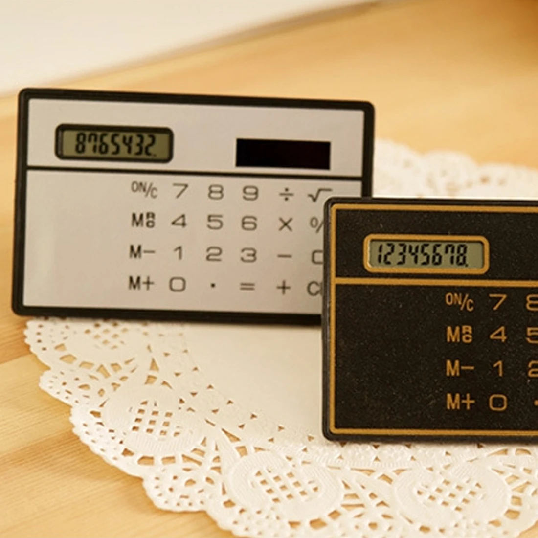 مصغرة الشمسية حاسبة صغيرة ضئيلة رجل امرأة هدايا وظيفة بطاقة الائتمان حاسبة الجيب اللون عشوائي