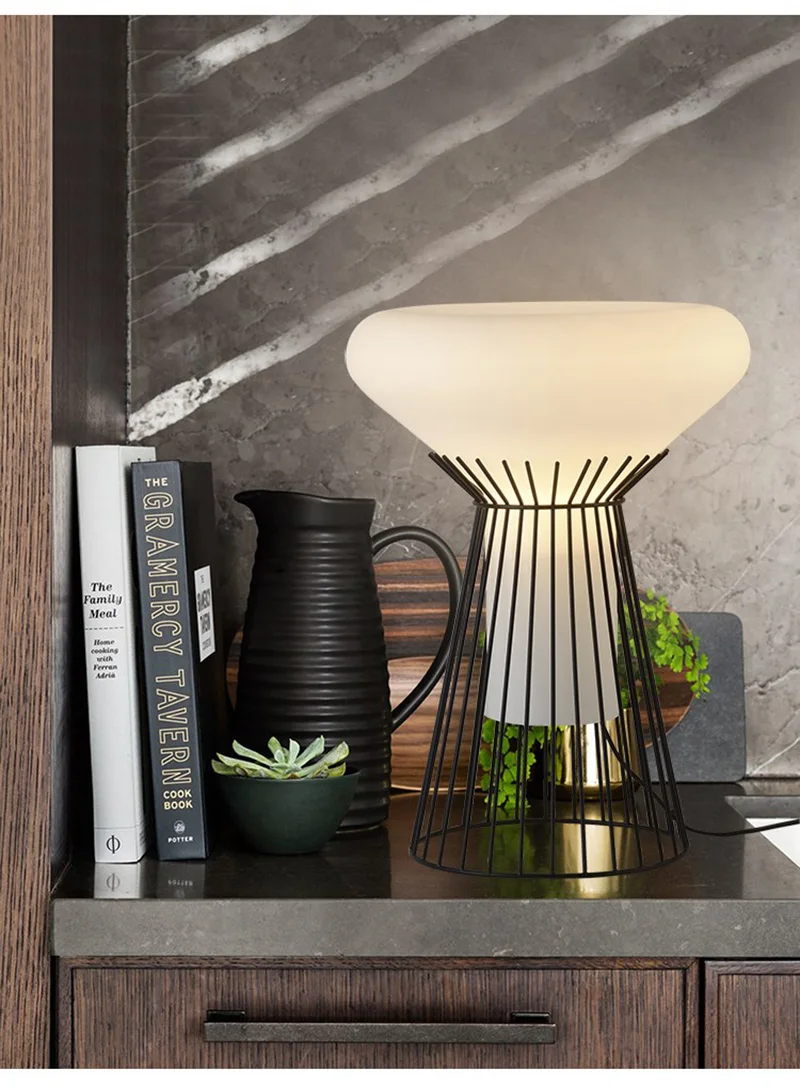 Итальянская мода Современные Простые креативные настольные лампы нержавеющая сталь стекло украшение кабинет спальня фойе лампы для чтения прикроватная лампа