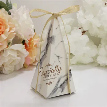 

50Pcs Pyramid Shape Candy Boxes with Ribbon Wedding Birthday Party Favor Scatola di caramelle di nozze BDF99