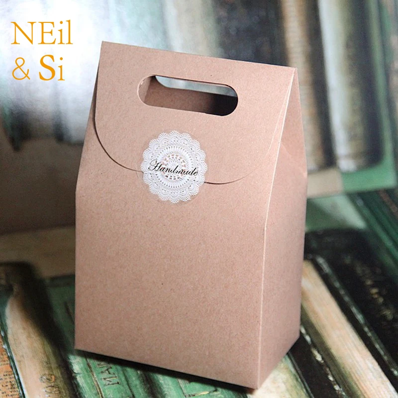 

Free Shipping White Black Brown Handle Gift Box Kraft Paper Bag Wedding Favor Candy Boxes Craft Bakery Cookies Biscuits Package