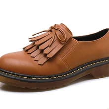 Винтажная обувь с перфорацией типа «броги» с кисточками; женские кожаные туфли на плоской подошве с круглым носком в британском стиле; большие размеры; chaussure femme