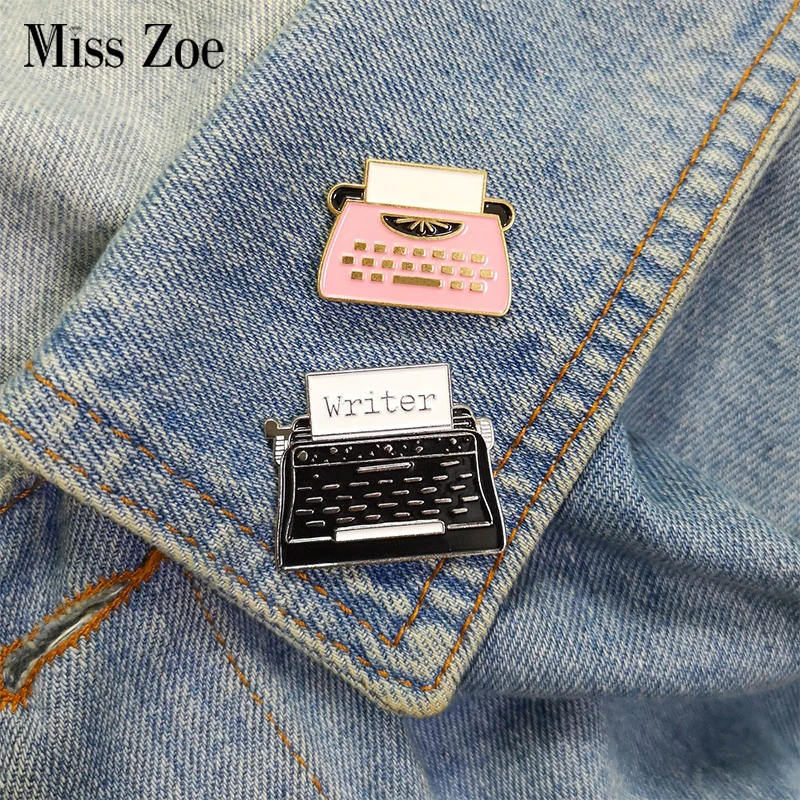 

Vintage Typewriter Enamel Pin Pink Black Brooches for Backpack Clothes Lapel Pin Cartoon Badge Writer Jewelry Gift for Friends