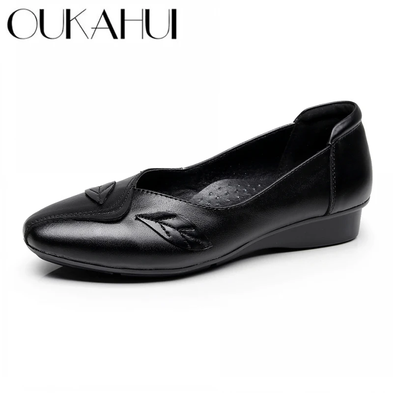 OUKAHUI весенние туфли острый носок женские туфли на плоской подошве из натуральной кожи листья украшения на низком каблуке обувь для вечеринок женские элегантные Туфли без каблуков