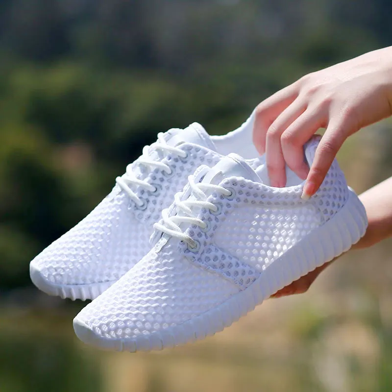Online Zapatos de mujer de malla transpirable hueco Red Femenina suave zapatos informales ligeros damas zapatillas dameschoenen zapatillas suaves