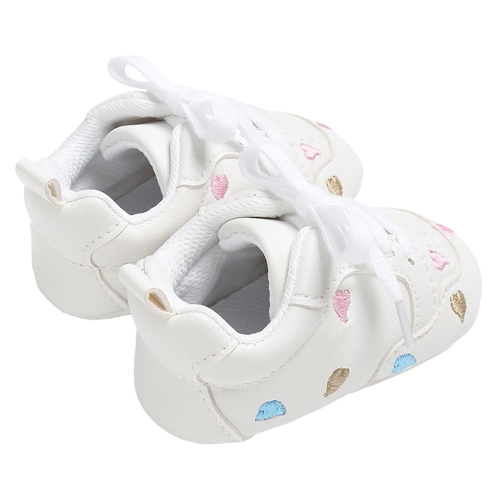 Детская повседневная обувь для девочек; кроссовки для маленьких детей на плоской подошве со шнуровкой; домашняя обувь для новорожденных; Tenis Infantil; мягкие мокасины из искусственной кожи для малышей