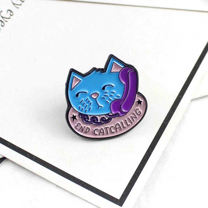END CAT CALLING Blue Cat Metal Enamel Brooch with Phone and Friends Chat Badge Pin Personality Unique Jewelry Accessories Gift