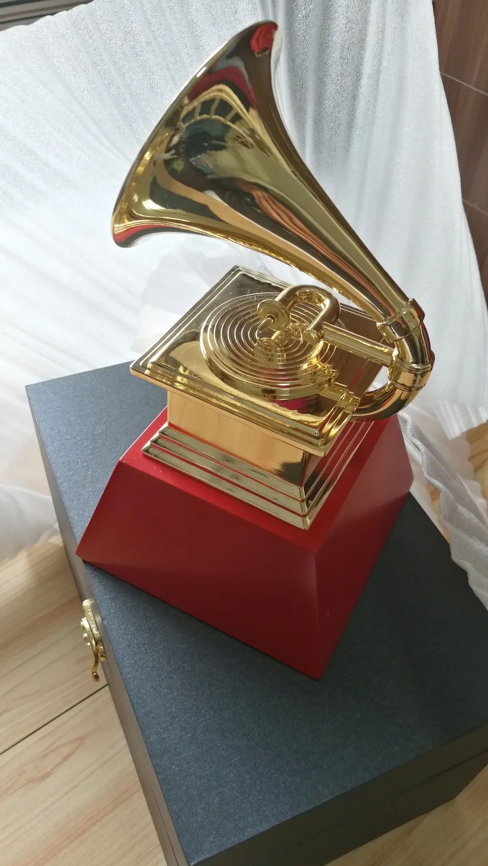 2018 GRAMMY Awards 1:1 реальной жизни Размеры 23 см высота Грэмми наград граммофон металла трофей сувенирная Коллекция Бесплатная доставка