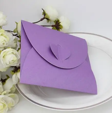 50 шт/партия крафт-бумага конверт 5,1x5,1 дюймов(13x13 см) Envelpes для приглашений 5 цветов почтовый держатель бумажное сердце конверт - Цвет: Фиолетовый