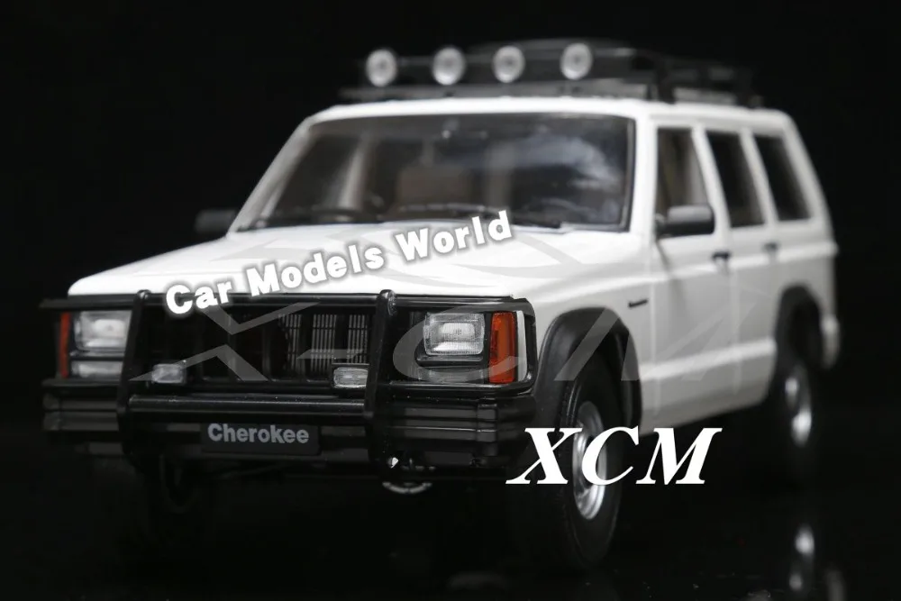 

Diecast Car Model for Cherokee 1:18 (White) + SMALL GIFT!!!!