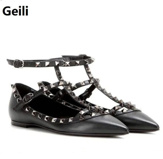 จำหน่ายรองเท้าออนไลน์ราคาถูก