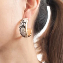 ZA дизайн серьги-гвоздики со змеиным принтом для женщин винтажные металлические геометрические серьги трендовые кожаные ювелирные изделия UKMOC