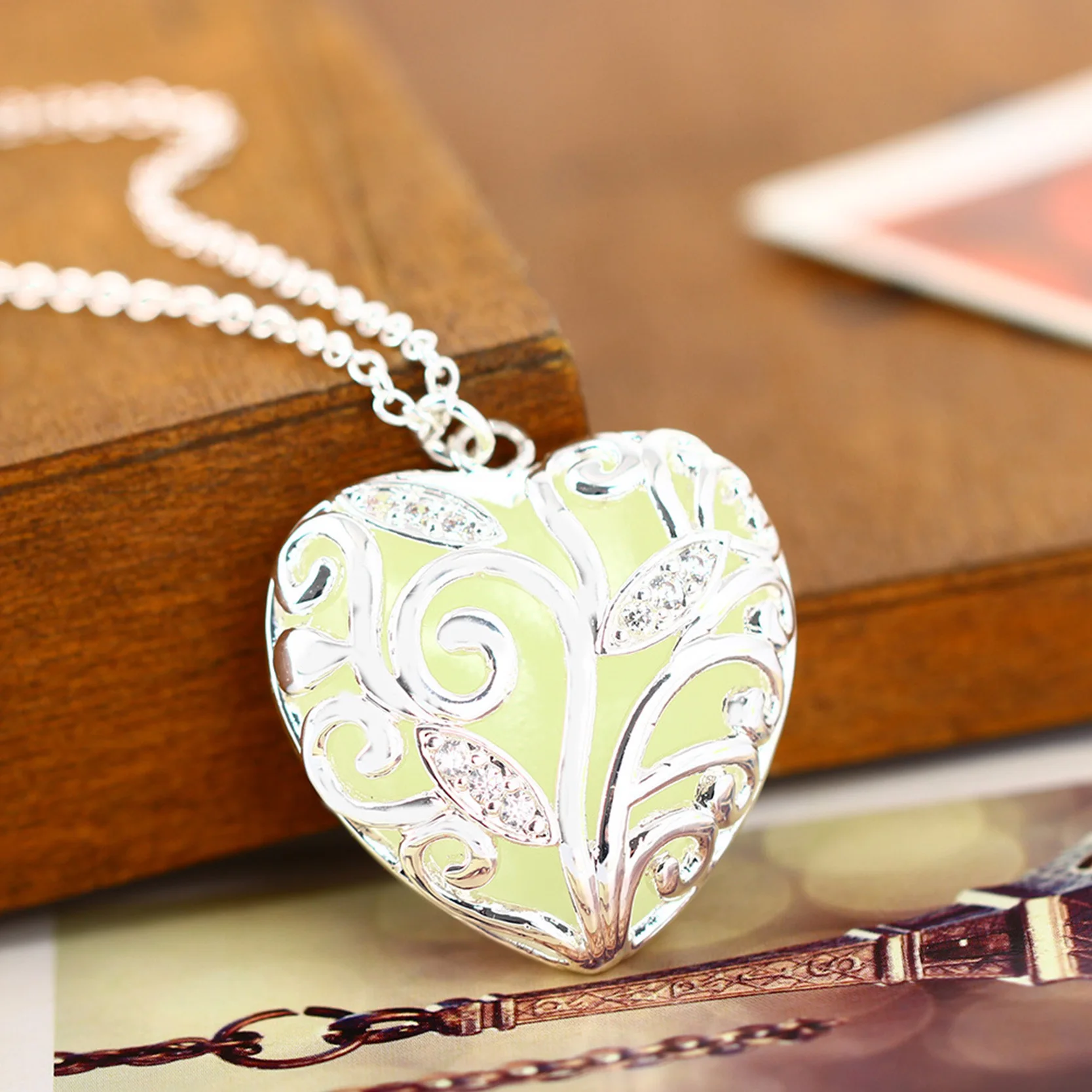 Макси-чокер,, светящееся ожерелье с полым сердцем, модное серебряное ожерелье с цепочкой, светящееся в темные украшения