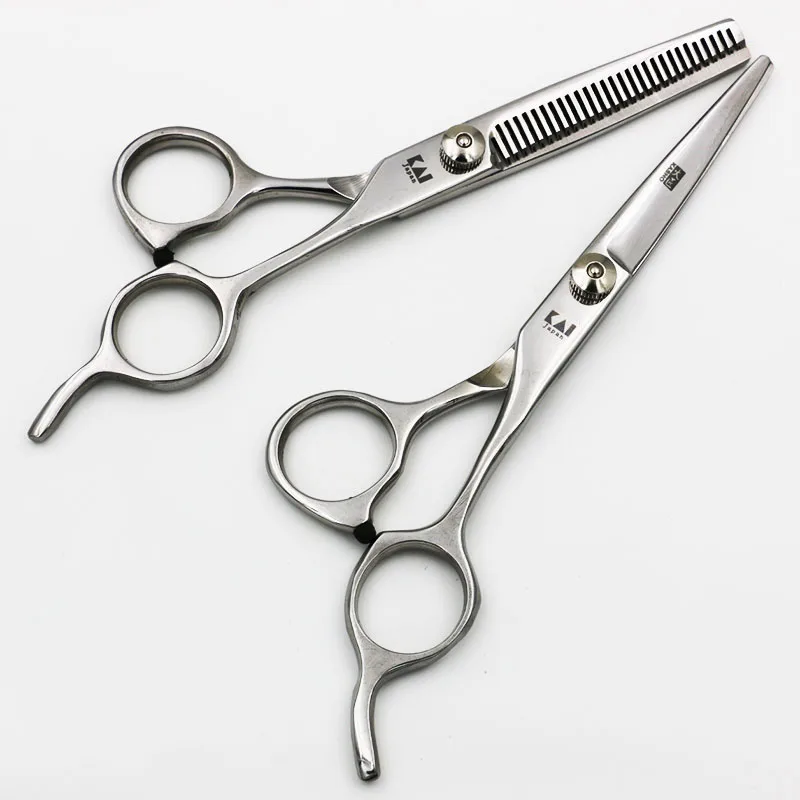 парикмахерские ножницы. ножницы барбера. ножницы филировочные парикмахерские. мужская стрижка ножницами. триммер для волос и ножницы.