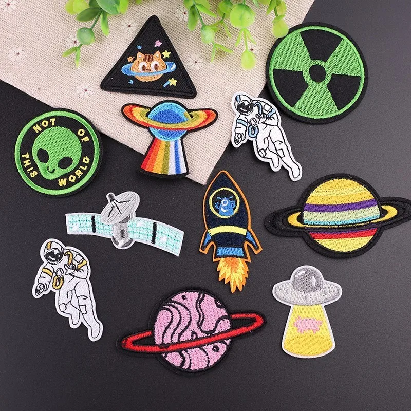 

PGY 1PCS Astronaut Embroidery Patch Dress Patch Iron On Patch Sapce Alien Applique Badges Cheap Patches For Clothes Stickers H