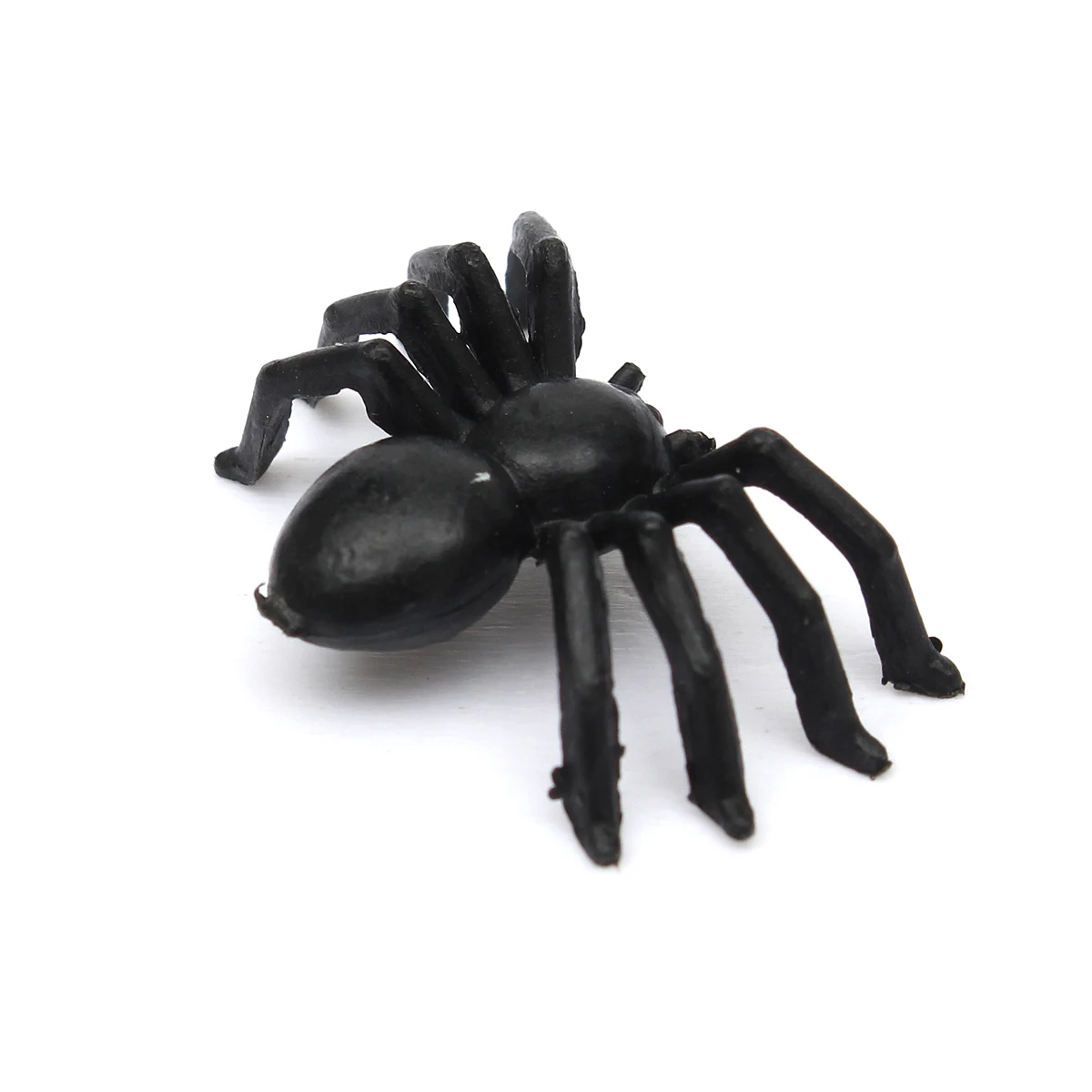 50 шт. Хэллоуин декоративные пауки 2 см маленькие черные пластиковые поддельные игрушки паук Новинка смешная шутка шалость реалистичный реквизит