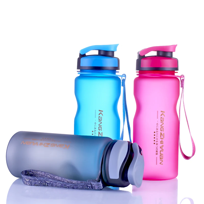 Gym sport water bottle plastic 600ml with infuser climbing water tumbler with rope portable (4)