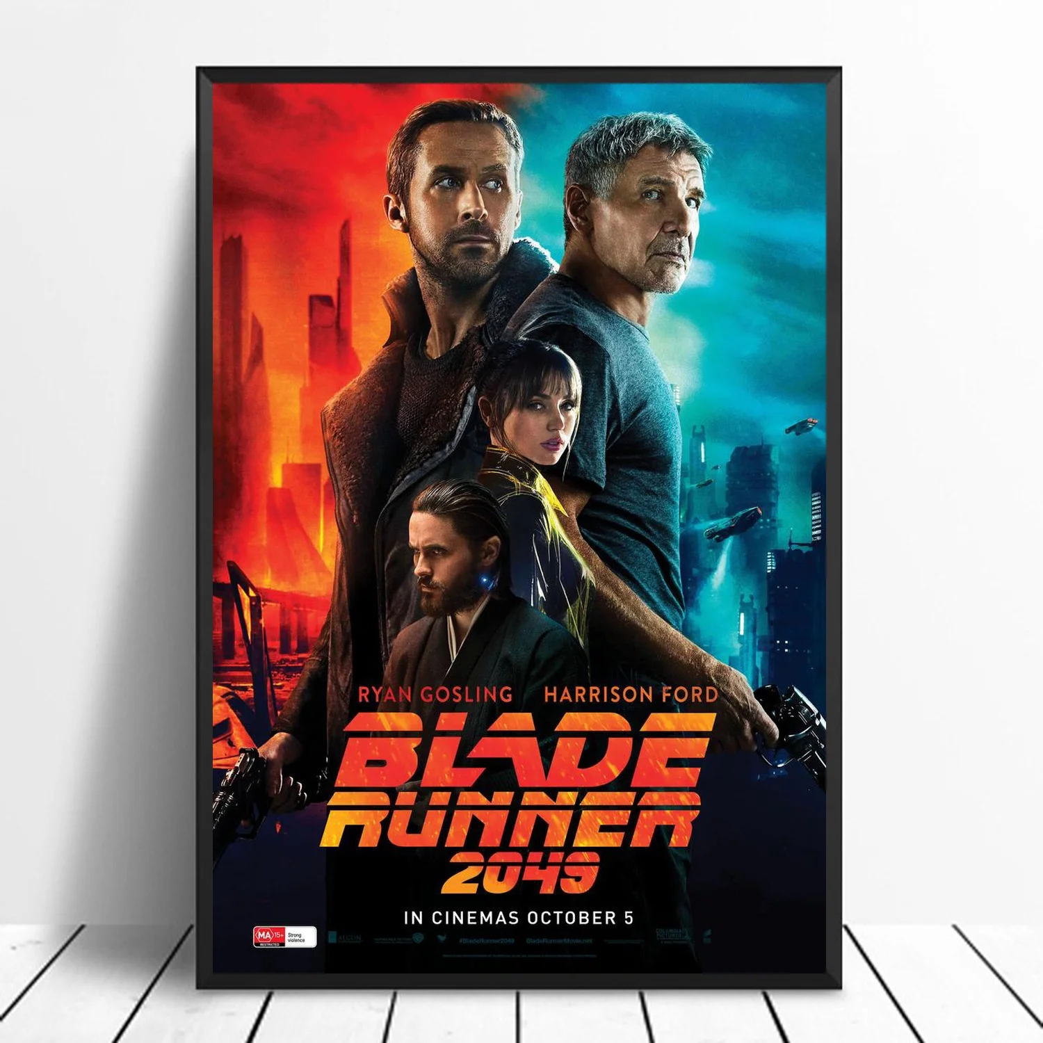 Бегунок с лезвием 2049 (2017) Обложка изображением персонажей фильма постер на холсте
