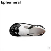 Женские Милая обувь с персонажами из мультфильмов, с пряжкой, обувь на плоской подошве; сандалии с ремешками на лодыжках; сандалии-гладиаторы для женщин с круглым носком размера плюс размеры 43, 42, комбинированные цвета, белый, черный