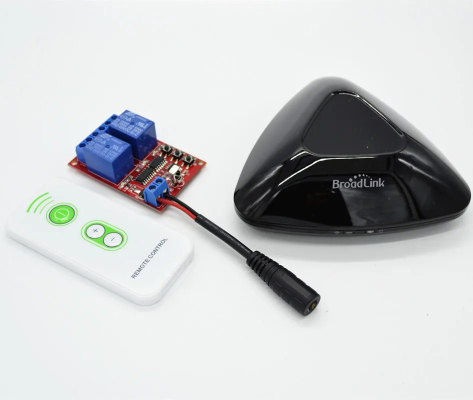 

Original Broadlink RM PRO with 5V 2-Way Smart Remote Control Switch Module,Add IR Remoto Control and 5.5mm female plug DC wire