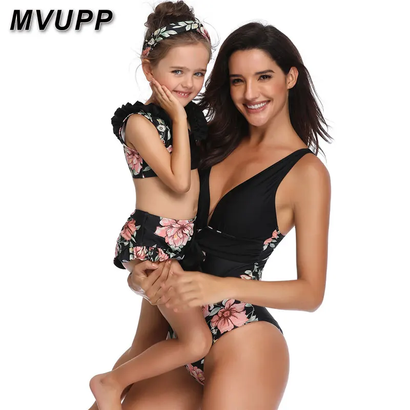 Mommy and me/купальник для мамы и дочки, женский пляжный костюм для мамы и ребенка, Черные Платья с цветочным рисунком, Семейный комплект для мамы и ребенка, подходящее бикини